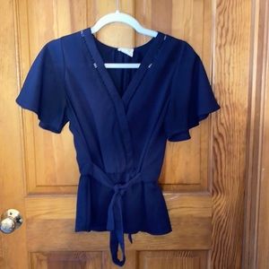 5/$25 🎆 EUC Sienna Sky Navy Wrap Top, Size Small